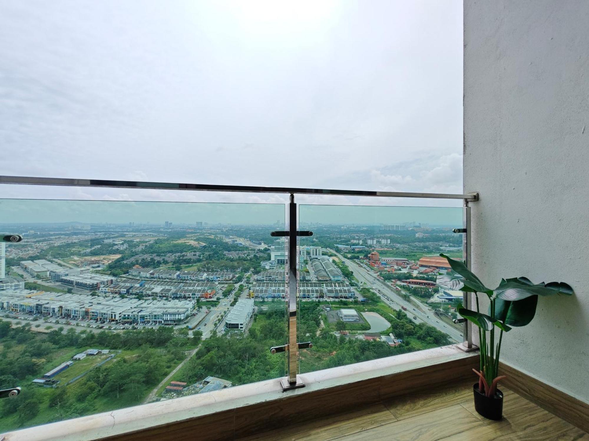Apartment Kempas Dsummit Residences By Antlerzone *